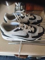 D. hivalkodó cipője