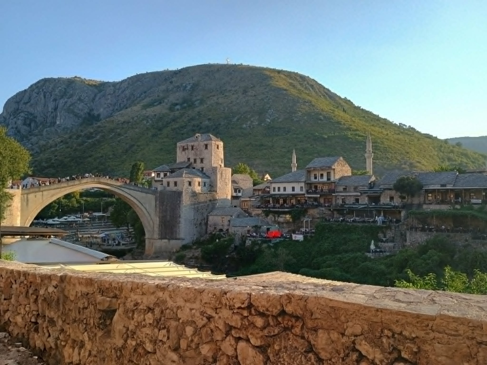Piros pont jelzi a helyet, ahol vacsoráztunk